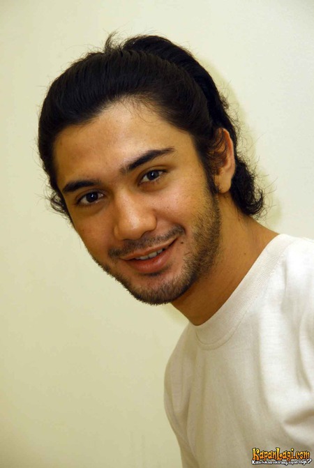  Reza  Rahadian  English Version DilemaTheMovie Wiki 