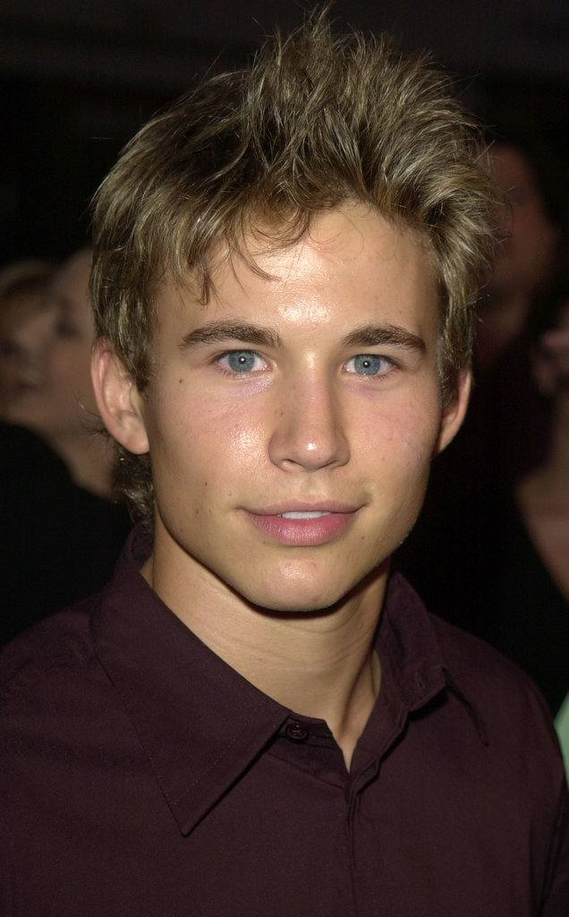 Jonathan Taylor Thomas / The Jonathan Taylor Thomas 1996 Calendar - JTTArchive.Net : Jonathan taylor thomas is not married to wife and is single.