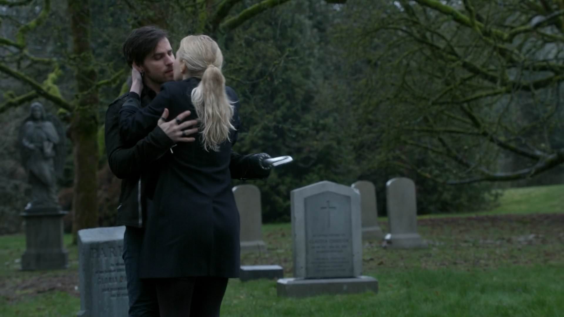 Image - Once Upon a Time - 5x21 - Last Rites - Hook Emma Reunite.jpg