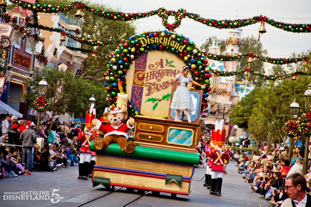 A Christmas Fantasy Parade Disney Wiki FANDOM powered by Wikia