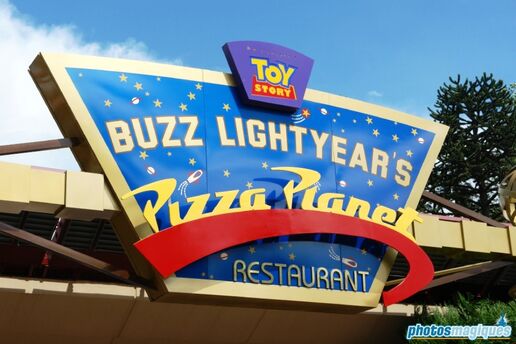 is there a pizza planet in toy story land