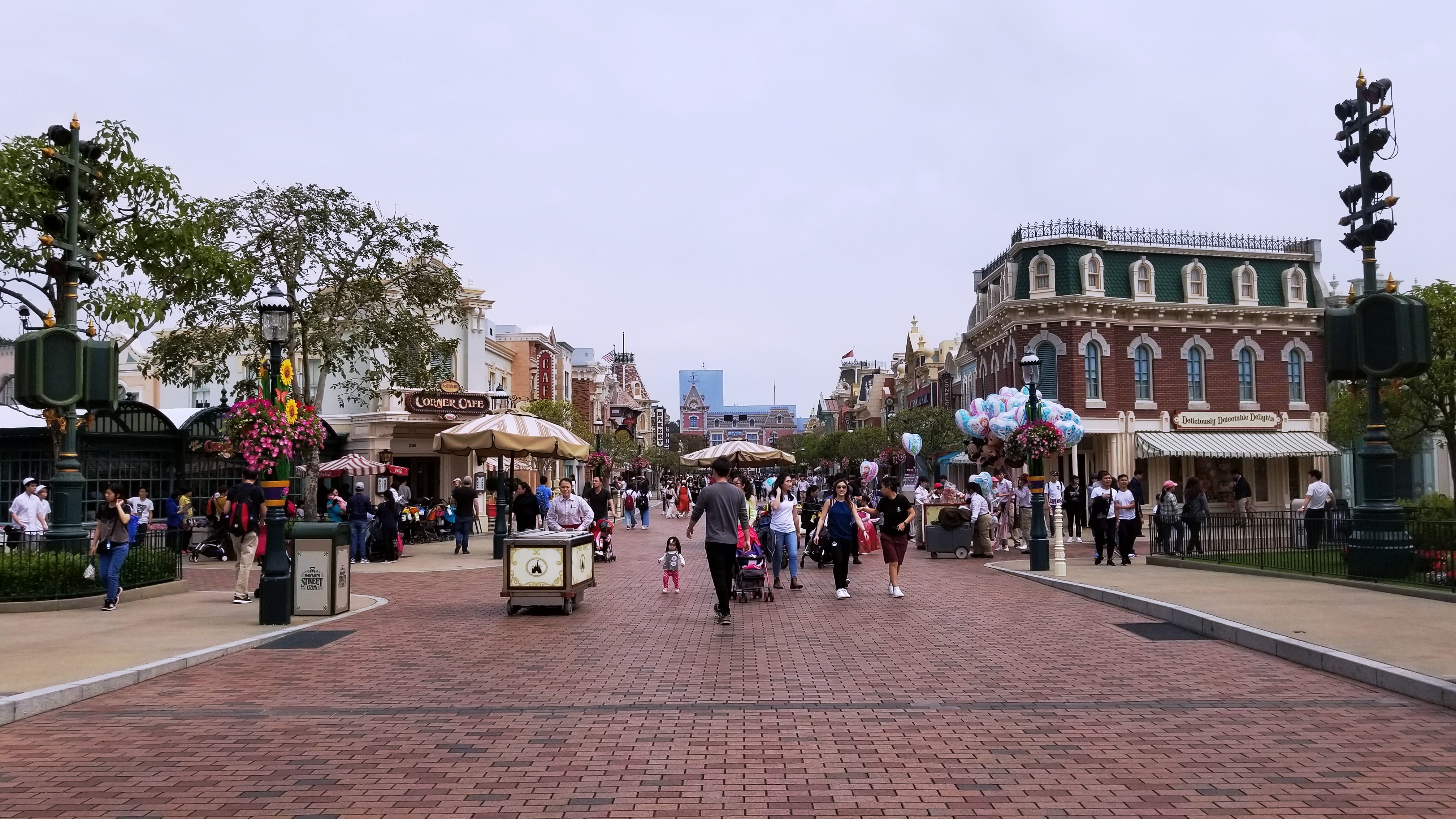 Main Street U S A Hong Kong Disneyland Disney Wiki Fandom