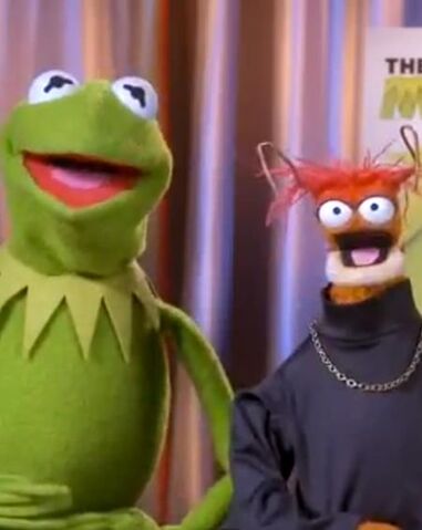 File:Kermit&Pepe-OKMagazine-(2012.13.06).jpg