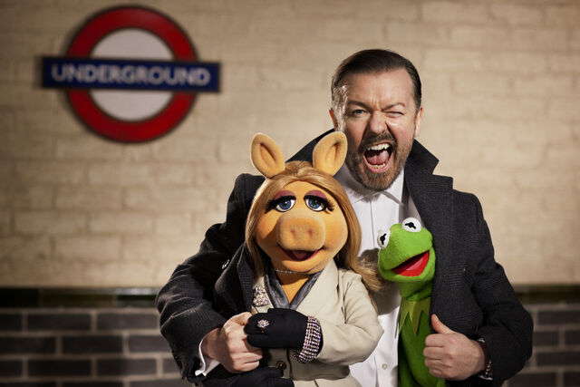 File:RickyGervais-KermitPiggy.jpg