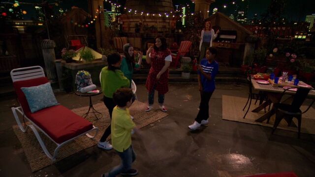 File:Raven's Home - 1x01 - Baxters Back! - Dancing.jpg