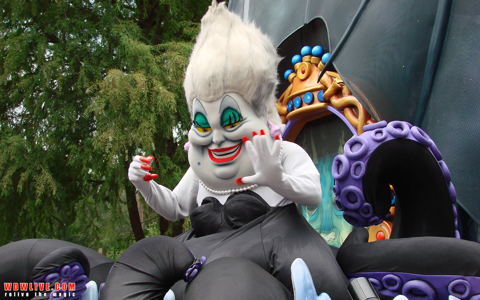 Image Ursula Parade 1 12 Disney Wiki Fandom Powered By Wikia 9015