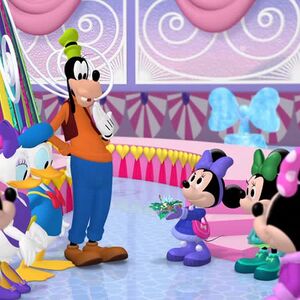 Minnie S Winter Bow Show Disney Wiki Fandom