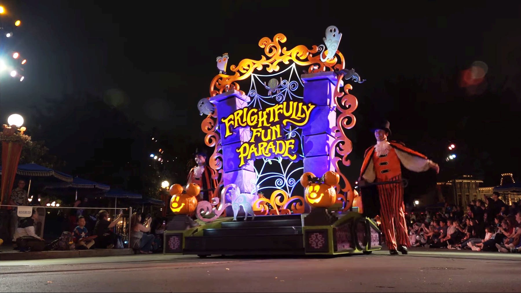 frightfully fun parade disney wiki fandom powered by wikia dewey christmas parade