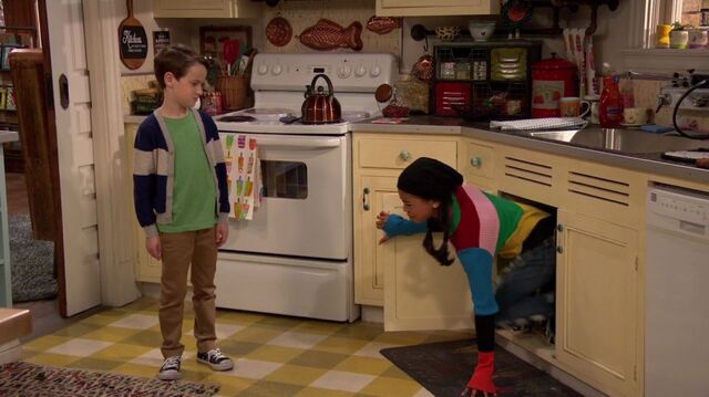 File:Raven's Home - 1x01 - Baxters Back! - Levi and Nia.jpg