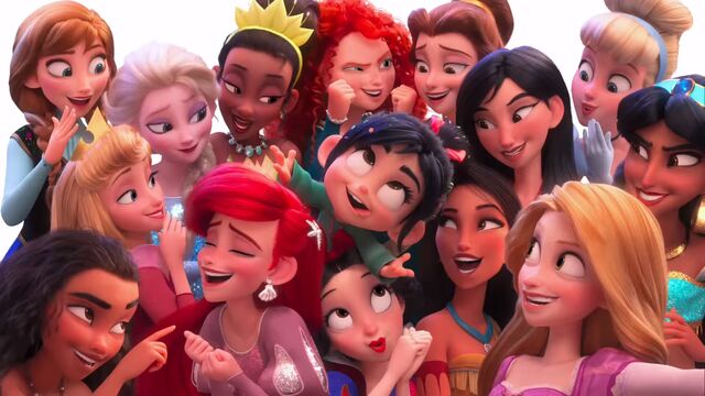 File:Princesses-takes-wefie.jpg