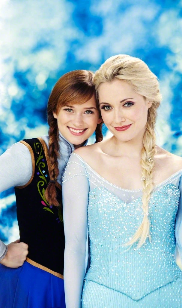 Image Once Upon a Time Season 4 Photoshoot Anna and Elsa 2.jpg