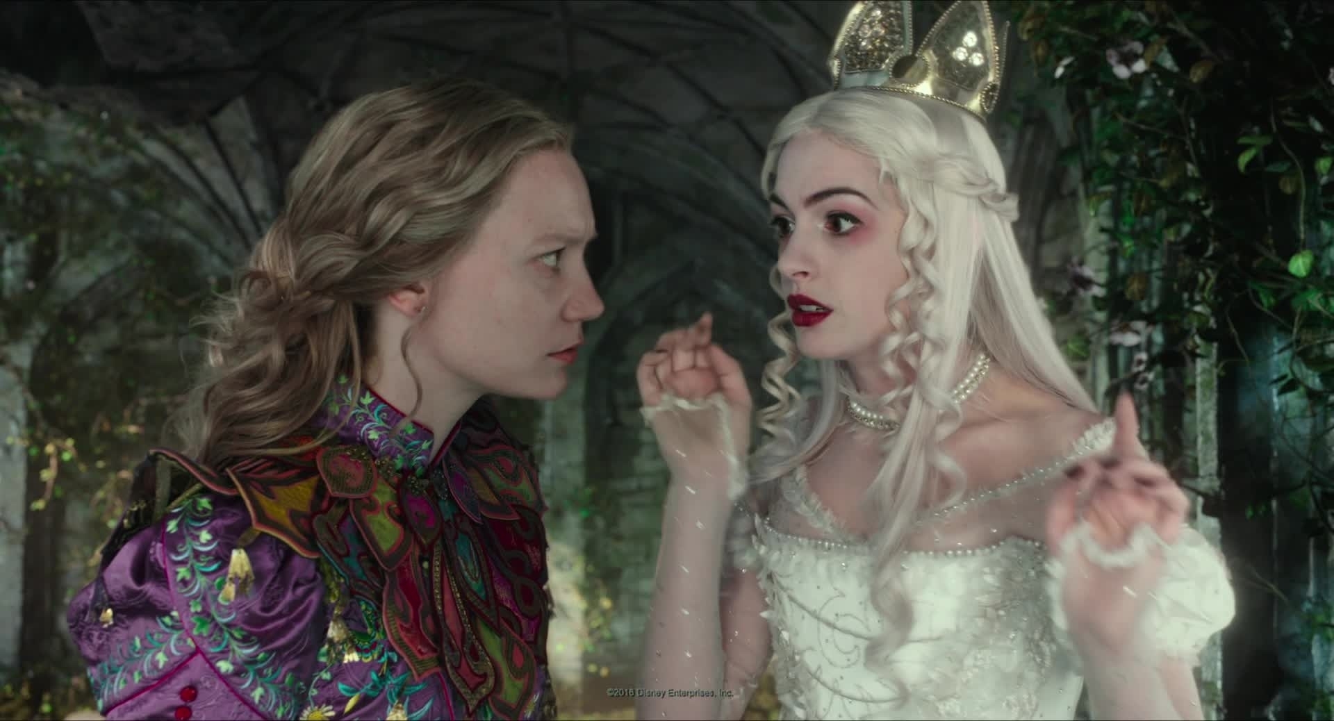 Image AliceandTheWhiteQueenalicethroughthelookingglass