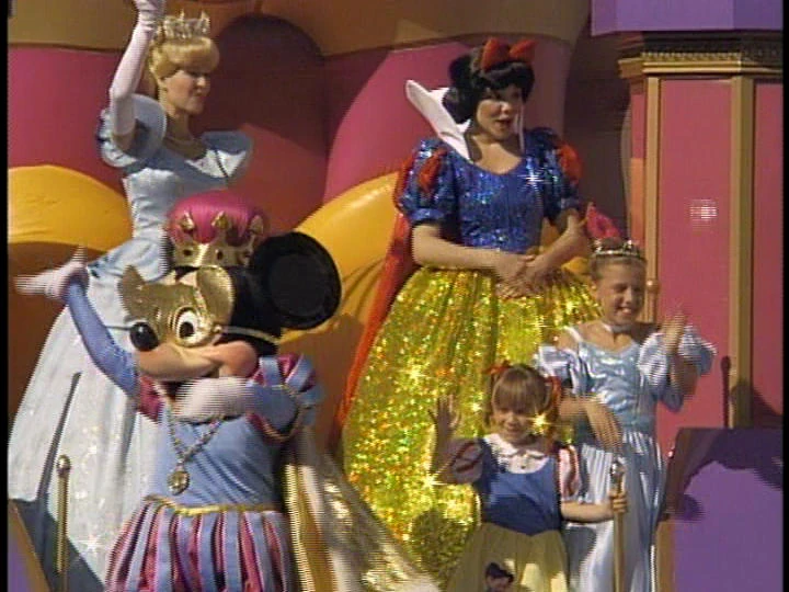 Image FullHouseDisneyParade2.jpg Disney Wiki FANDOM powered by Wikia