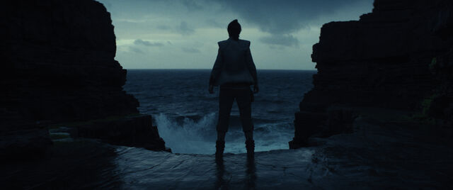 File:The Last Jedi 04.jpg