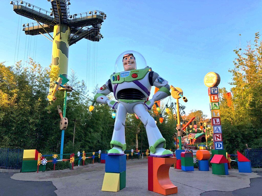 toy story land disneyland paris