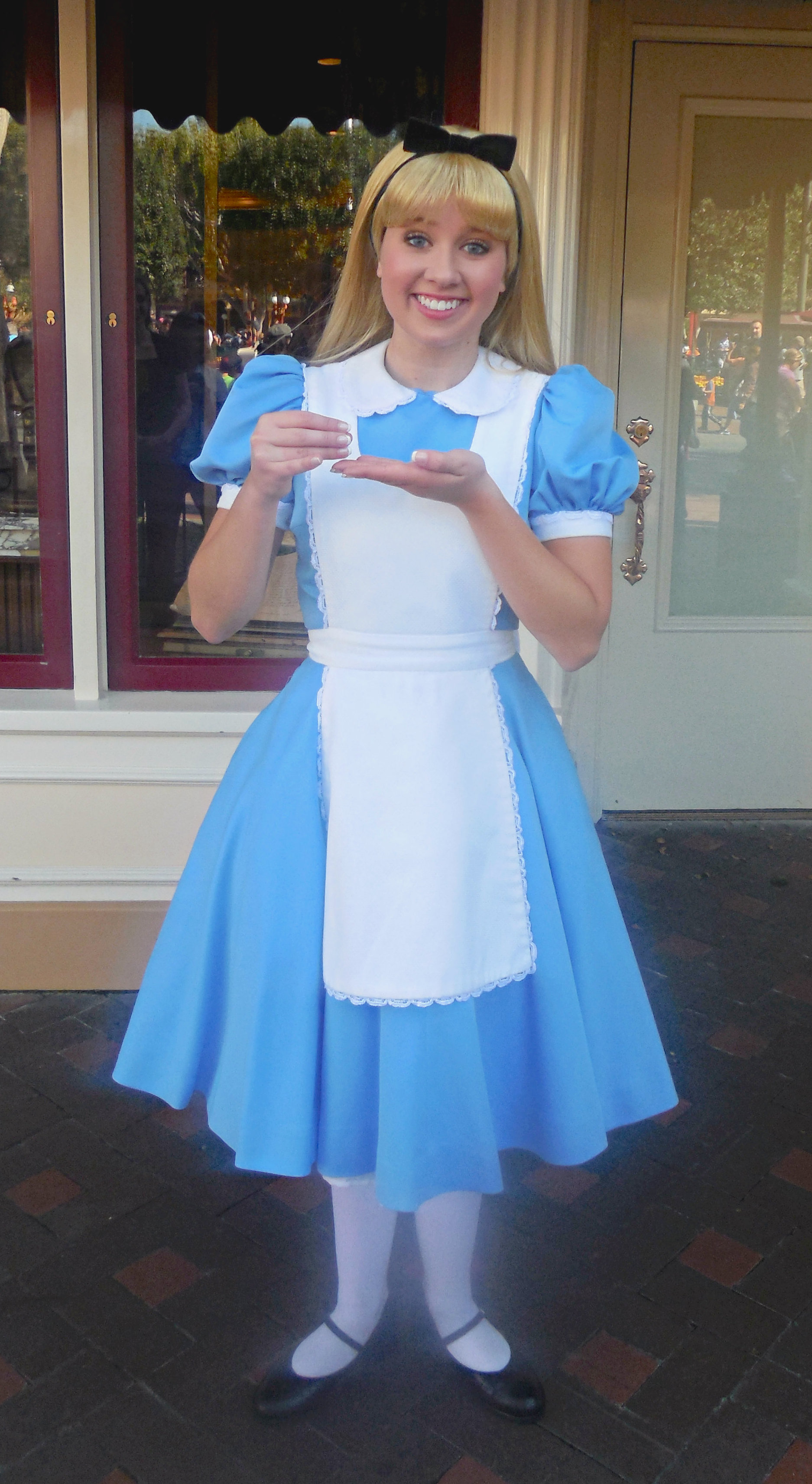 Image - Alice from Alice In Wonderland.jpg | Disney Parks Wiki | FANDOM ...