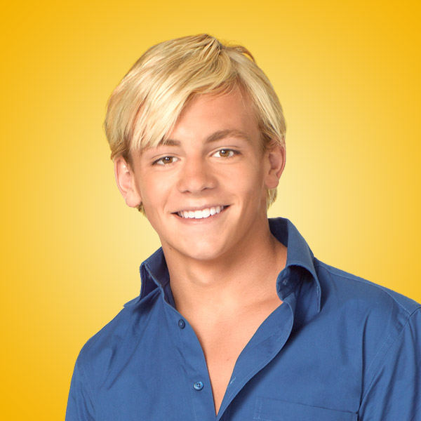 Resultado de imagem para ross lynch como brady