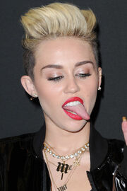 Miley-cyrus-tongue-4
