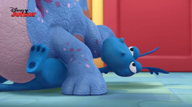File:Stuffy being felled on.jpg
