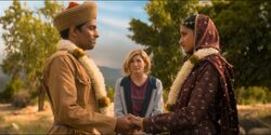 La Doctora oficiando la boda de Prem y Umbreen
