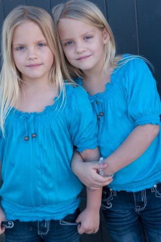 File:Sarah and Casey Hunter (Age 7).jpg