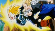 Androide 18 colpisce Vegeta