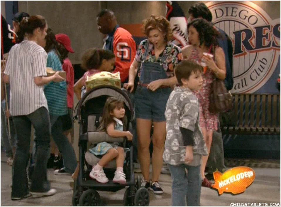 Image Foam Finger 44.jpg Drake and Josh Wiki FANDOM powered by Wikia