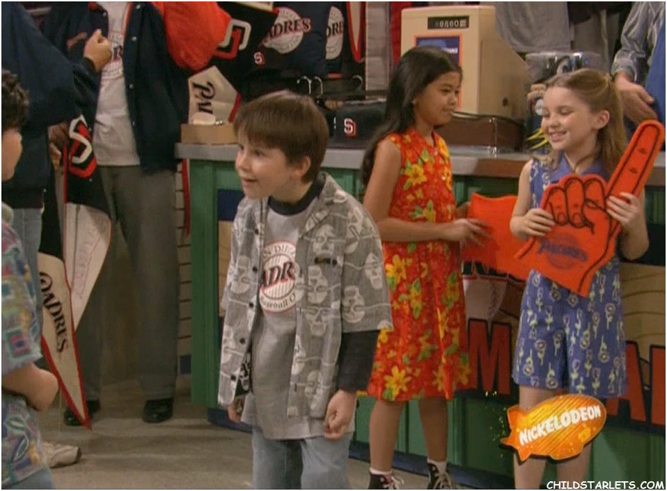 Image Foam Finger Pic16.jpg Drake and Josh Wiki FANDOM powered by