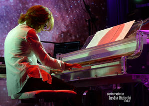 1280px-Yoshiki at Grammy Museum 2013-08-26 09