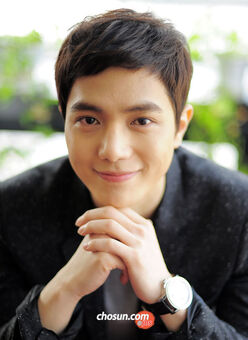 Kim Si Hoo23