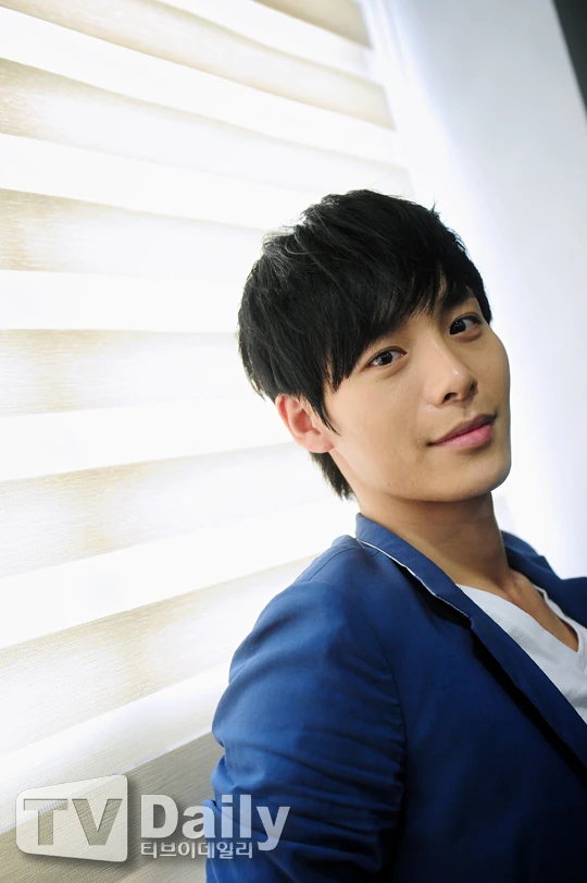 вон хан. квак дон ён. ким хан ги актер. у до-хван. у до хван король вечный монарх.