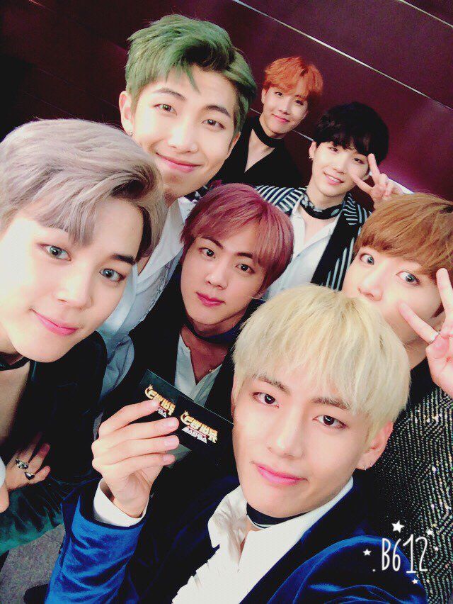 Imagen - 0e896141915f537d212f9857c76a732c--yoongi-selfie-bts-selfies