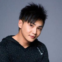 300 singerpic 20698 0