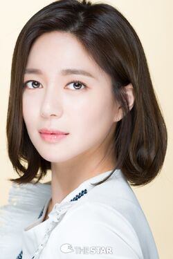 Lee Elliya15
