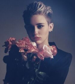 Miley Cyrus - Rs208198F2PR