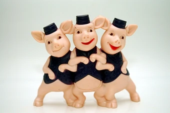 three little pigs figurines