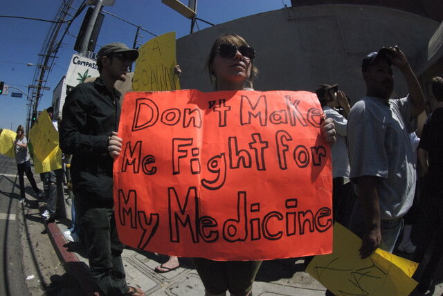 Datei:DEA Raid protest.jpg