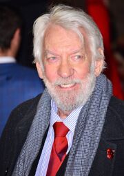 Donald-sutherland-uk-premiere-catching-fire-01