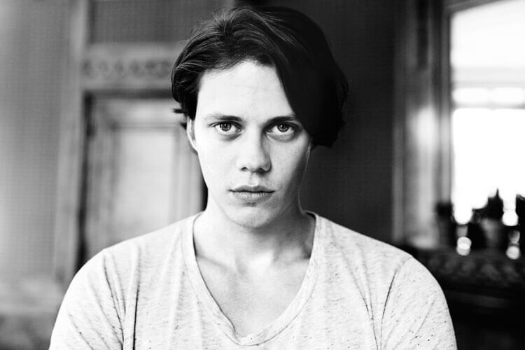 bill-skarsgard-photo