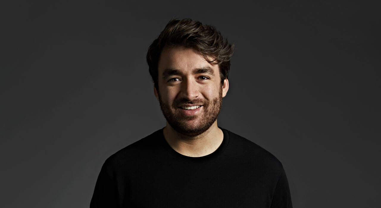 Oliver Heldens 2024 Mittelbraun Haar & Alternative Haarstil.
