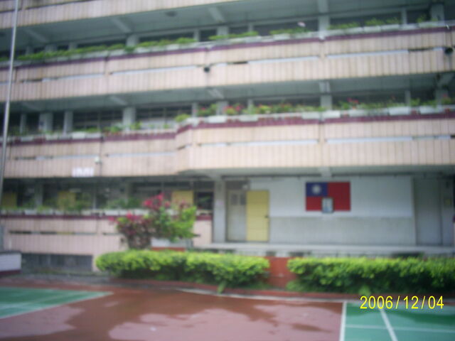 File:臺北市立長安國中-司令台.jpg