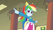 EG1 Rainbow Dash wskazuje