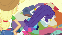 EGS5 Applejack znajduje Rarity w ubraniach