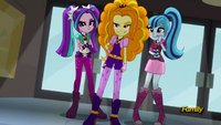 EG RR Dazzlings ukazują się Sunset Shimmer