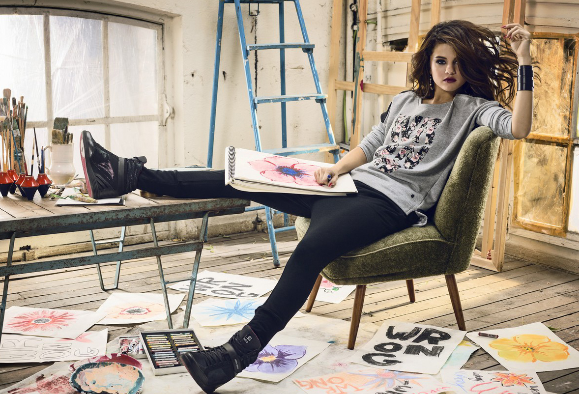 selena gomez scarpe adidas