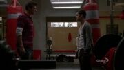 Glee-03x08-hold-on-to-sixteen-finn y blaine