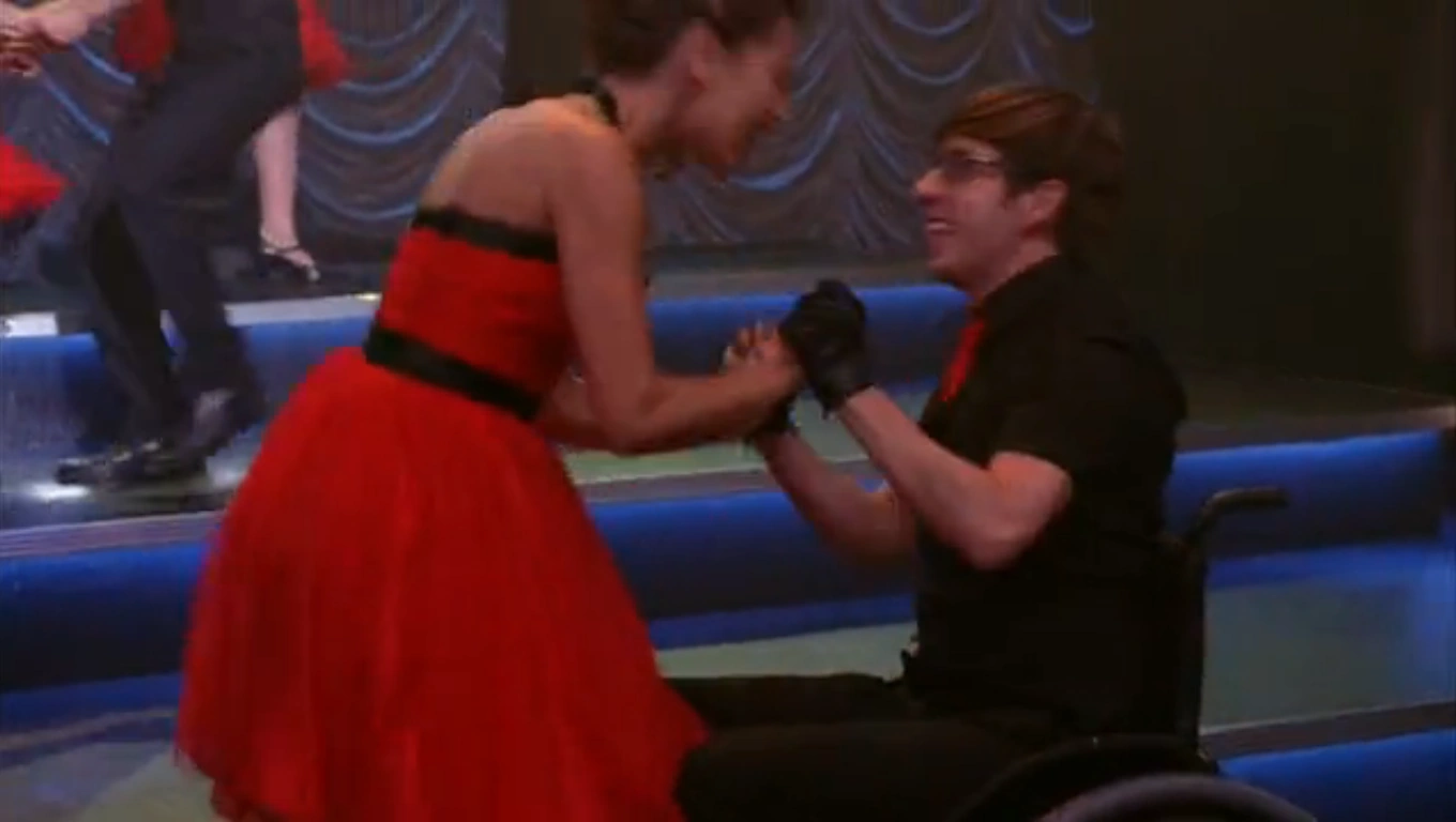 Imagen Artie y Sugar bailando Paradise By the Dashboard Light.png