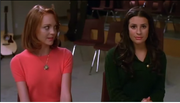 Rachel y Emma en Don't Stand So Close to Me-Young Girl