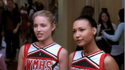 Quinn y Santana en Pilot