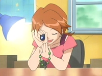 EP370 Evelyn evaluando las joyas